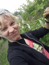 Goofing around while lending a hand in the vineyard...
